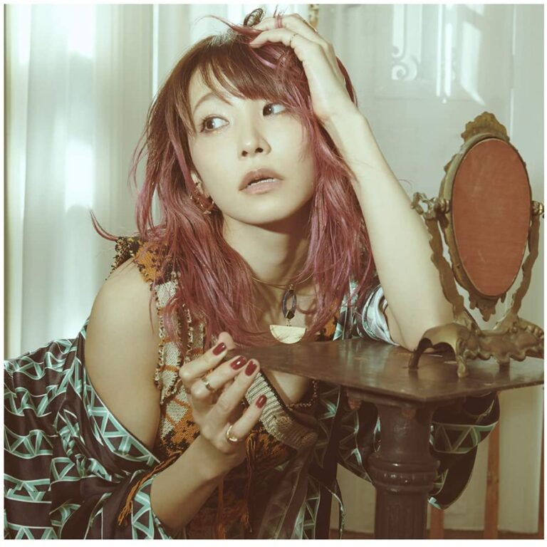 LiSA's Gurenge 3rd best selling digital single of all time in